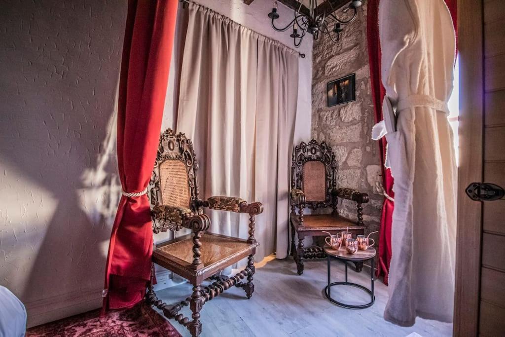 Appartement Le Moliere - Enigme Et Sauna à Pézenas Extérieur photo